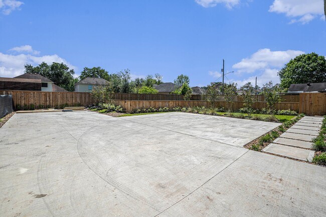 Building Photo - 7502 Carver Rd