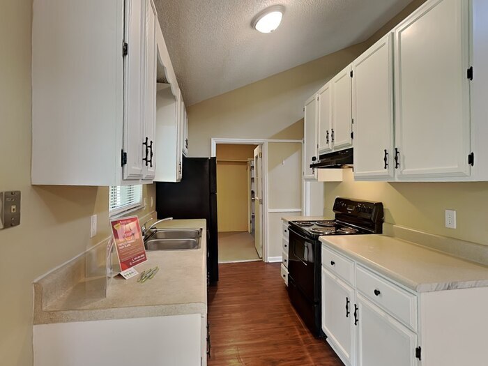Building Photo - 1685 Farm Way