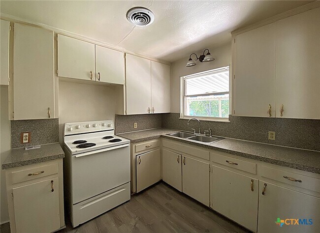 Building Photo - 2306 Poage Ave