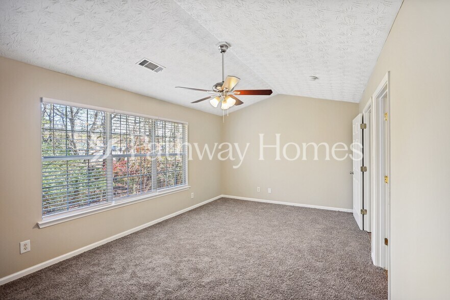 Building Photo - 4922 Vireo Dr