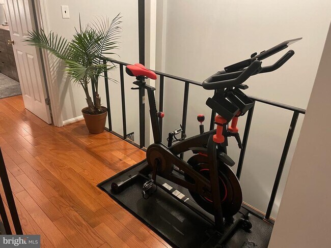 Building Photo - 1231 Linden Pl NE