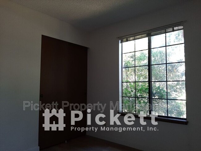 Building Photo - 770 NW Apple Blossom Loop