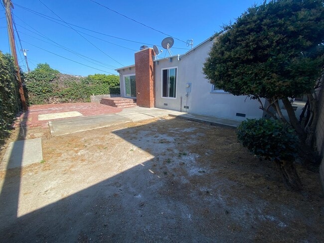 Building Photo - 3-Bed, 2-Bath Home, + Bonus Room/Office $4...