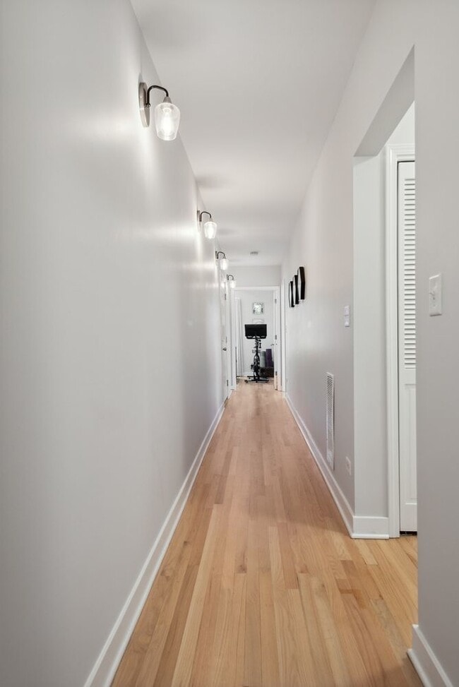 Building Photo - 821 W Superior St