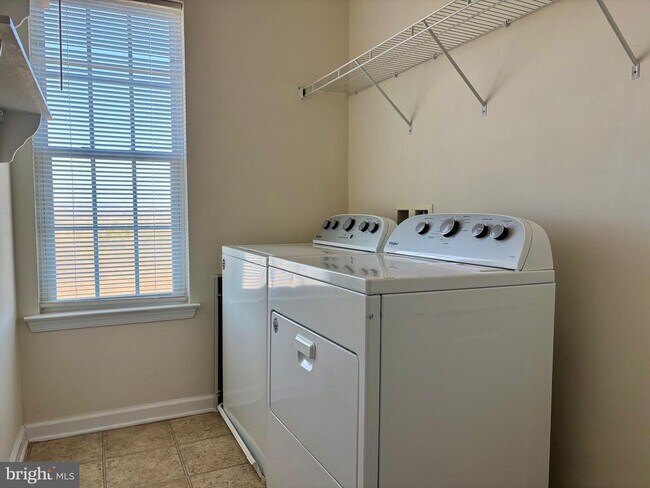 Building Photo - 212 Fiesta Drive