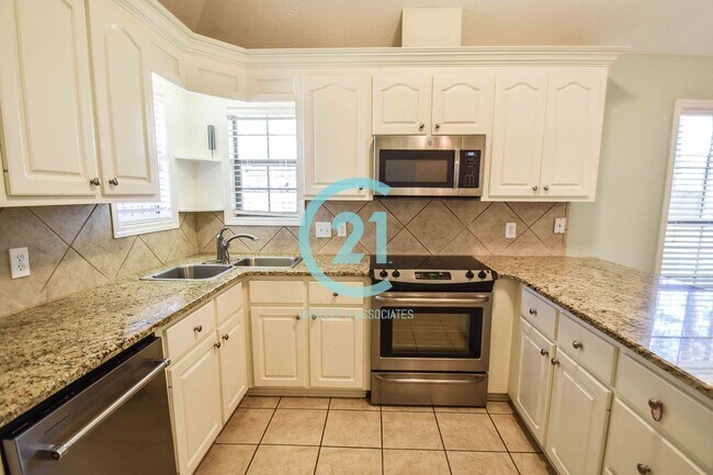 Building Photo - 3 Bed/2 Bath Home in Ashbrooke