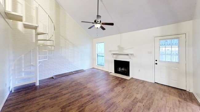 Building Photo - 8722 Pecan Tree Dr