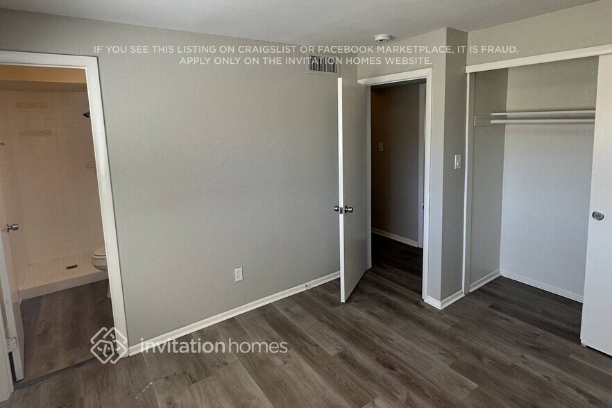 Building Photo - 3807 W Columbine Dr
