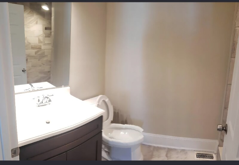 Building Photo - 3119 Eastwood Dr