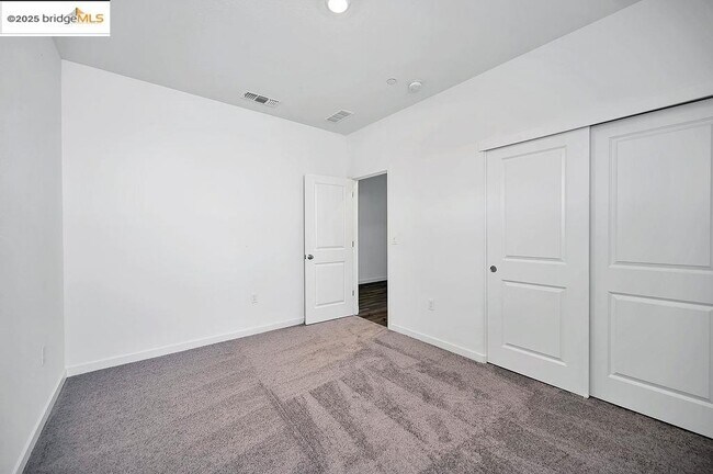 Building Photo - 354 Astilbe St