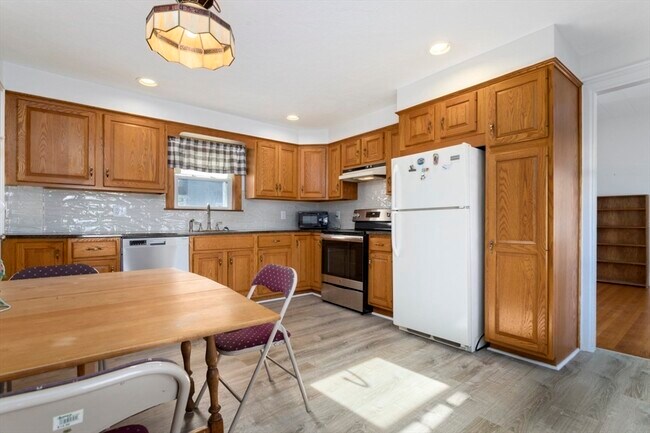 Building Photo - 128 Woburn St