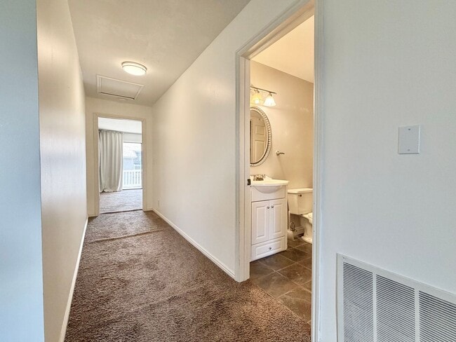 Building Photo - 8758 Oak Park Cir