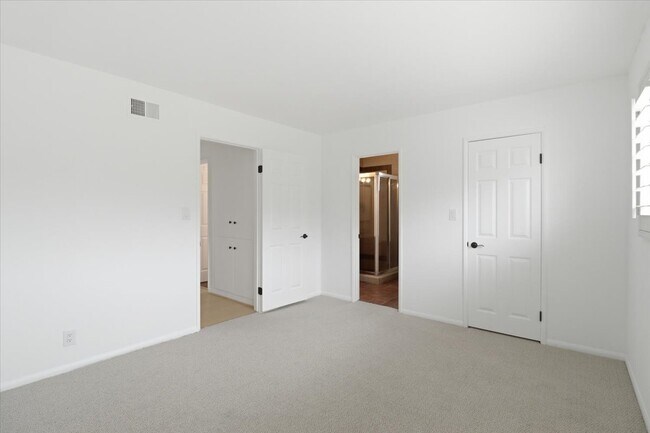 Building Photo - 577 Houston Dr