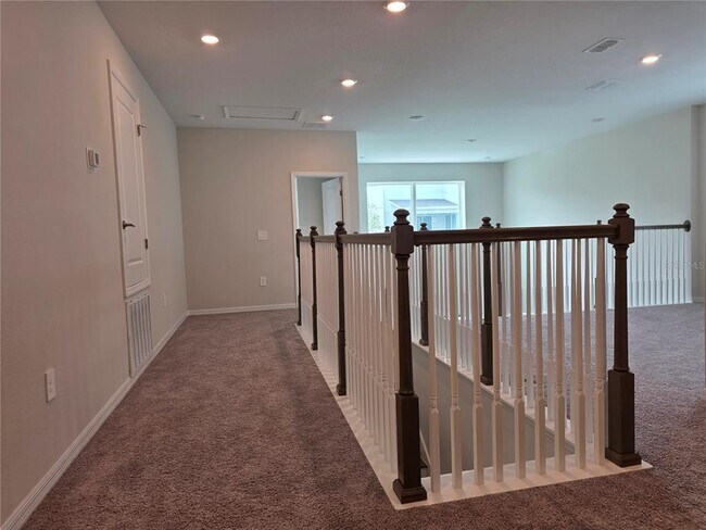 Building Photo - 2865 High Pointe St