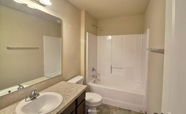 Full Main Bathroom upstair - 596 NE Nantucket St