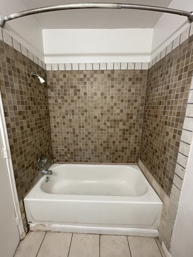 Building Photo - 1046 Lemon Tree St