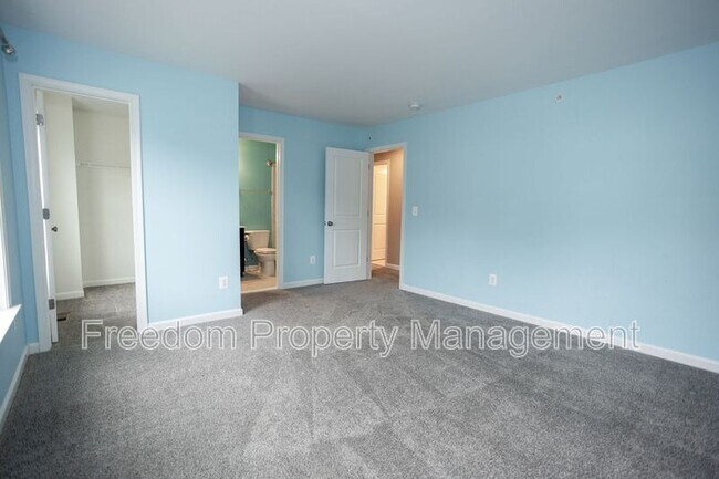 Building Photo - 2425 Morgans Point Dr