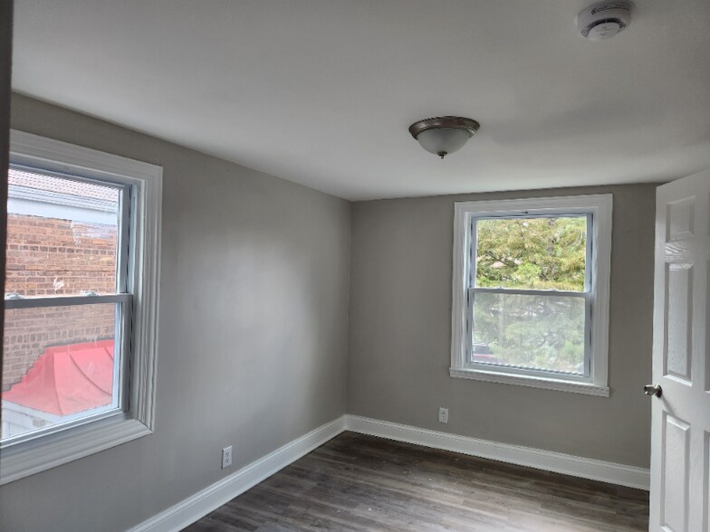 Building Photo - 11361 S May St