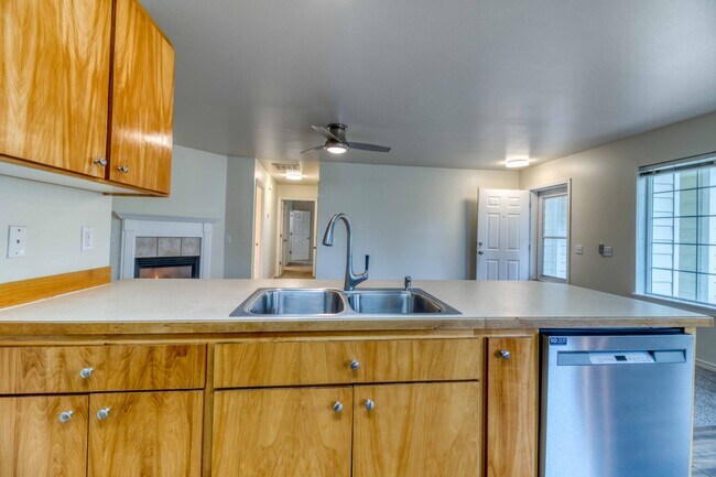 Building Photo - 1923 NE Derek Dr