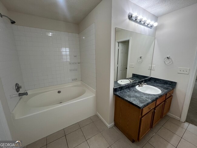 Building Photo - 3694 Sapphire Ct