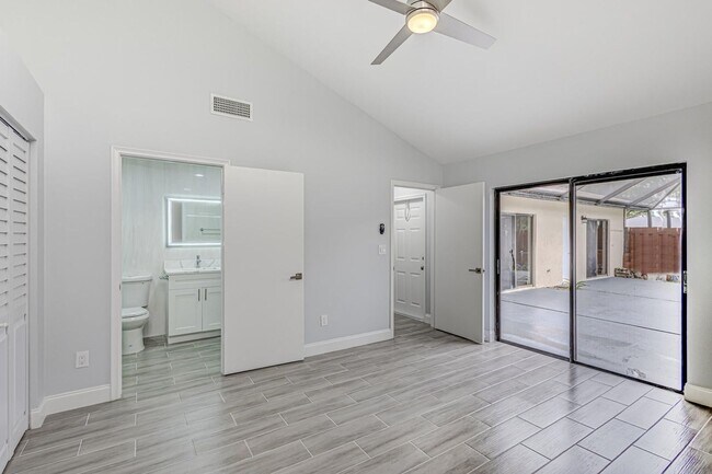 Building Photo - 1240 Summit Pl Cir
