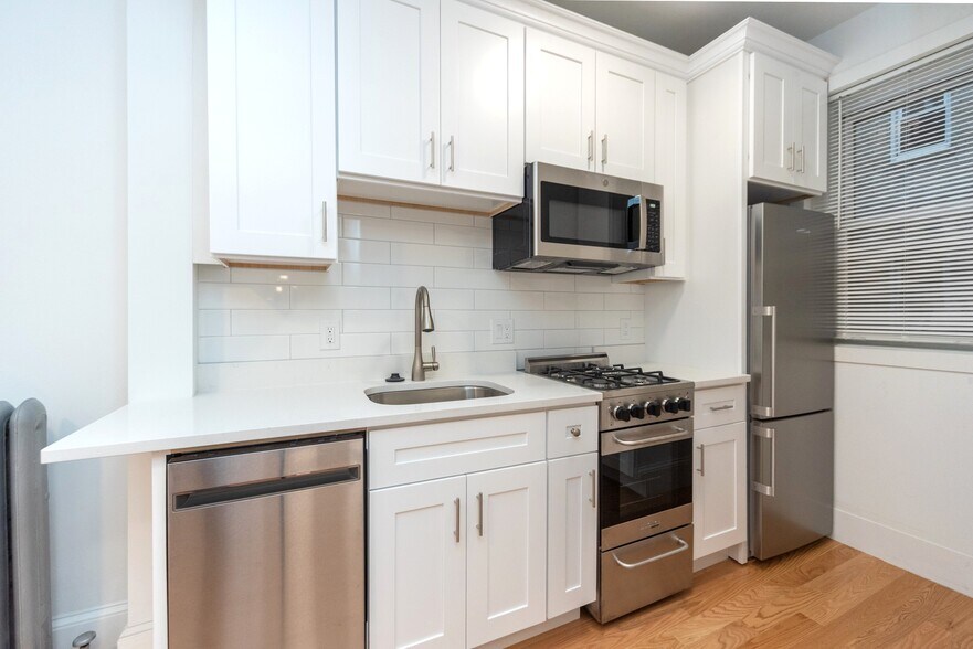 Building Photo - 89 Park Dr