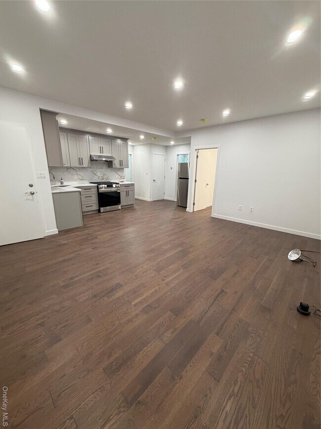 Building Photo - 609 Ovington Ave