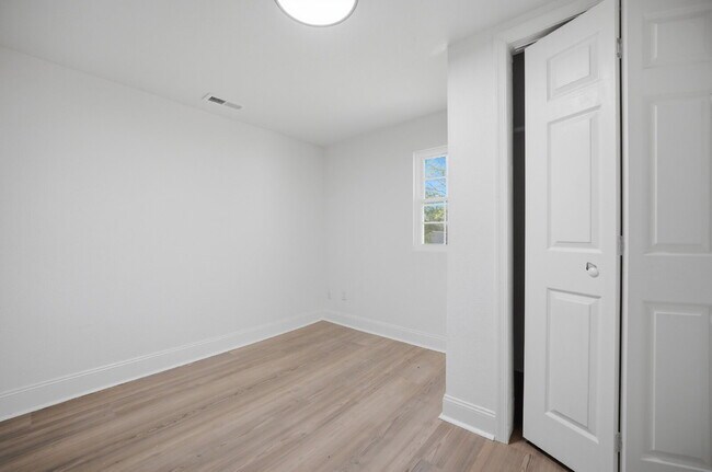 Building Photo - NEWLY REMODELED 4 BEDROOM COLONIAL HOME FOR RENT IN SUFFOLK!