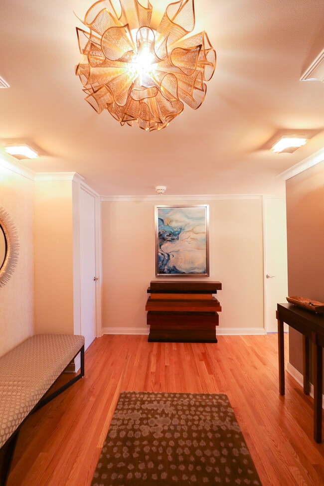 Building Photo - 360 E Randolph St