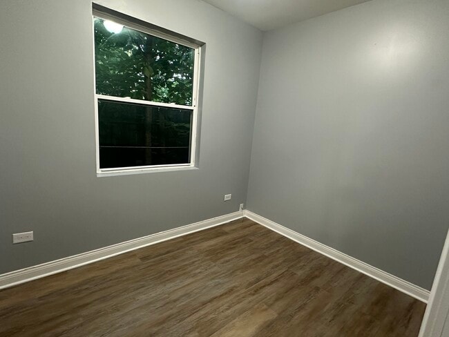 Building Photo - 1523 S Karlov Ave