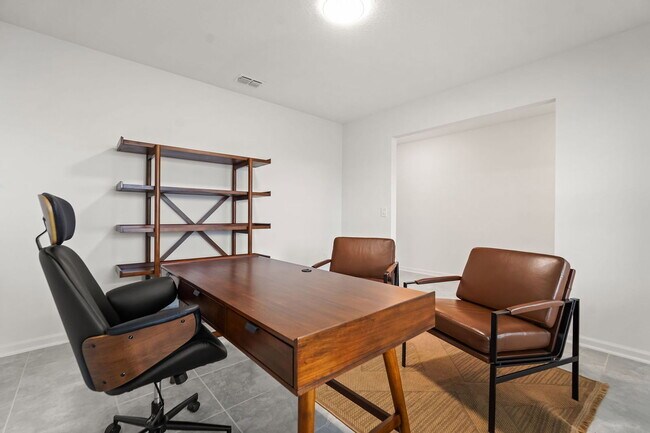 Building Photo - 4981 Worchester Dr