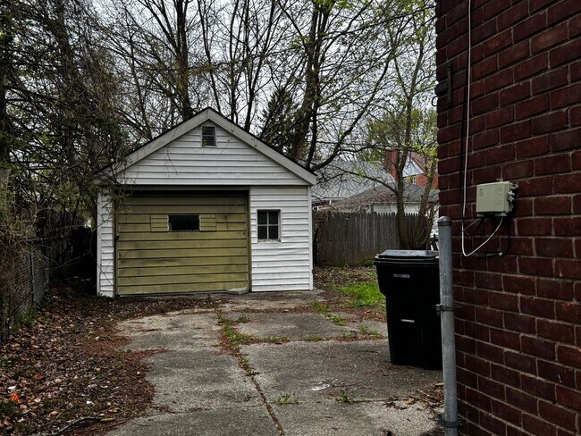 Building Photo - home of 3 bedroom 2 baths