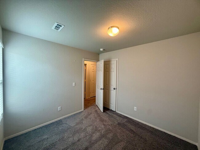 Building Photo - 8609 Westwood Crk Dr