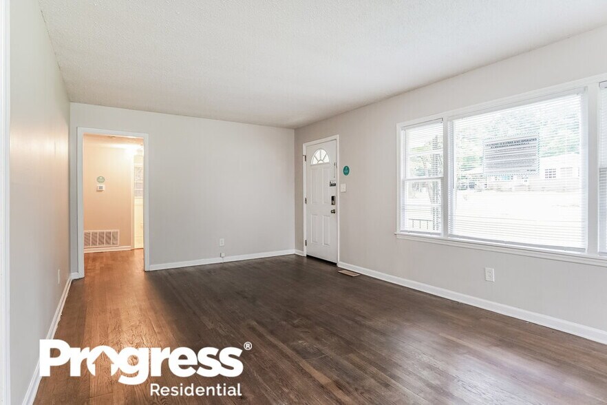 Building Photo - 812 Nelson Dr