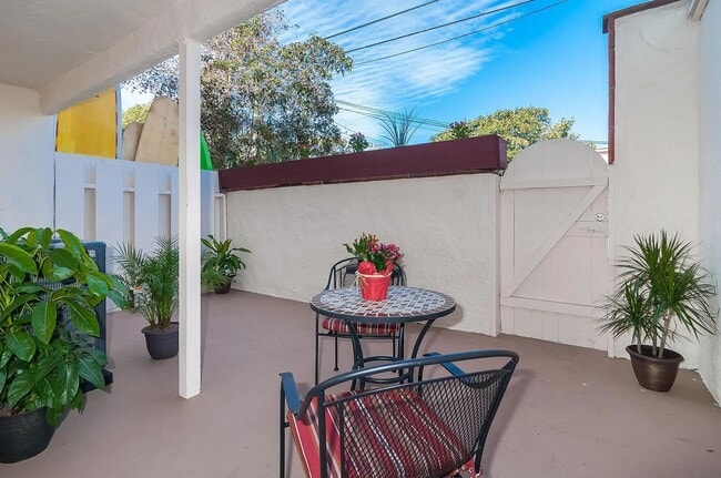Building Photo - 4 Bedrooms and 2.5 baths!  Modern upgrades and a coastal community!