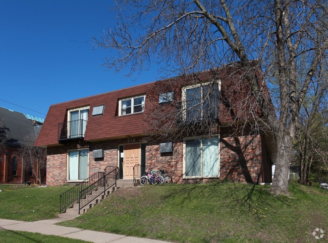 Primary Photo - 212 Fulton St