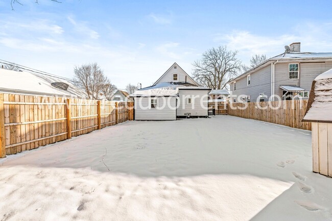 Building Photo - Charming 2-Bedroom Home in Indianapolis