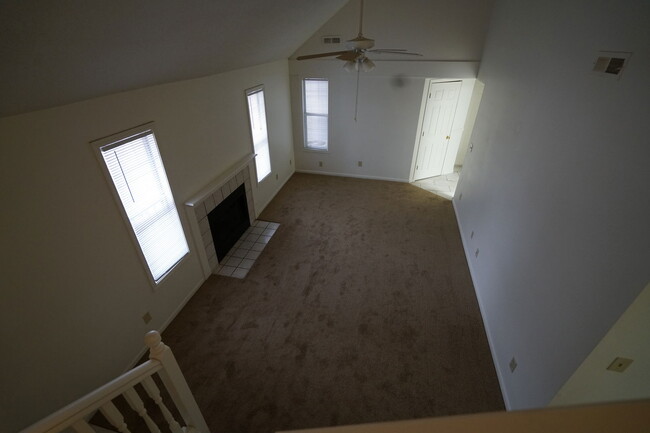 Building Photo - 2501 Crestline Ct