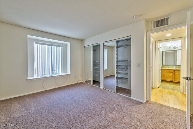 Building Photo - 7200 W Pirates Cove Rd