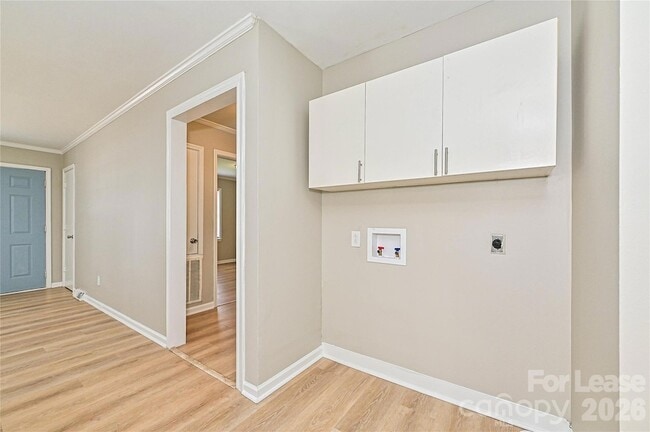 Building Photo - 321 Hamilton Dr NE