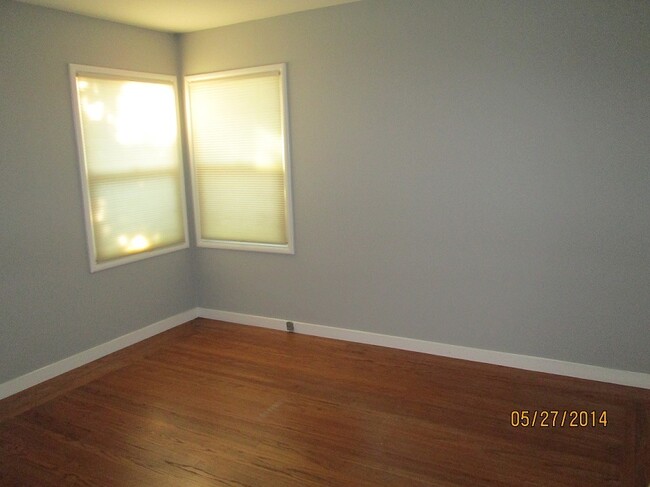 Building Photo - Lovely and Cozy 1 Bedroom Unit with a Garage!
