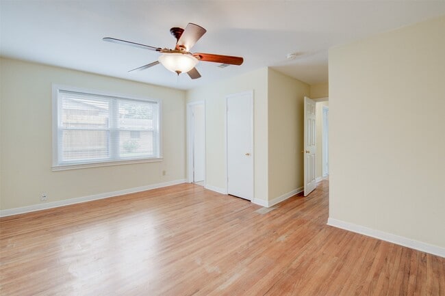 Building Photo - 8807 McAvoy Dr