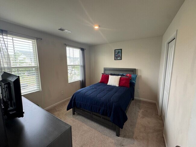 Building Photo - 102 Castlebrook Dr