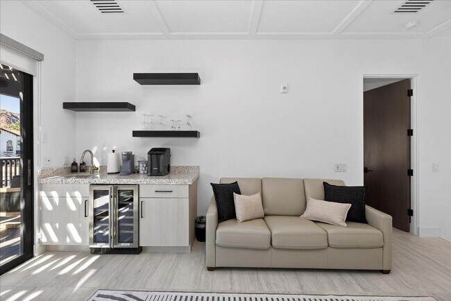 Building Photo - 51116 Avenida Mendoza