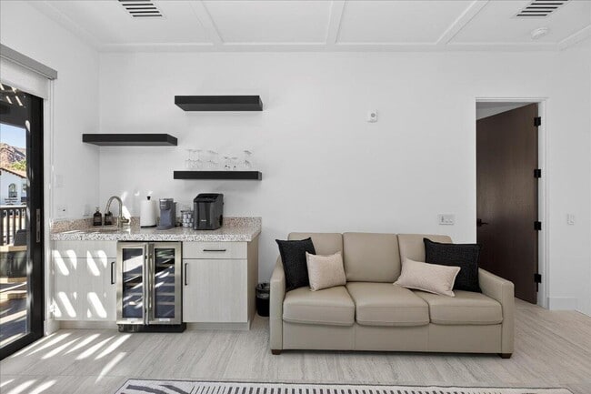 Building Photo - 51120 Avenida Navarro