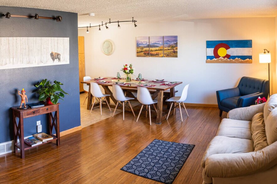 Primary Photo - 5720 W 108th Pl