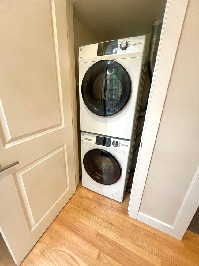 Building Photo - Putnam Block Hotel - One Bedroom Apartment...