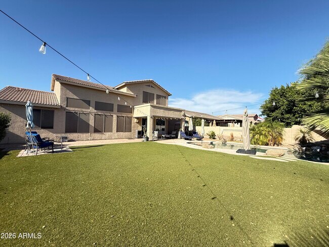 Building Photo - 757 W Aloe Pl