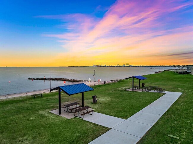 Building Photo - 714 Lee St