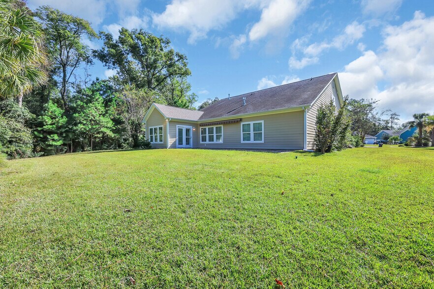 Building Photo - 1758 Edgewood Dr